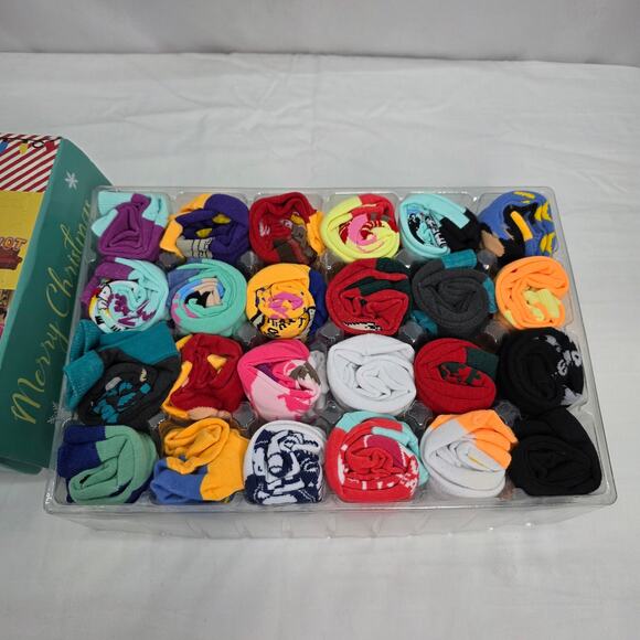 Christmas Advent Calendar 24 Pairs Of Friends Theme  Socks Count Down - Picture 4 of 12